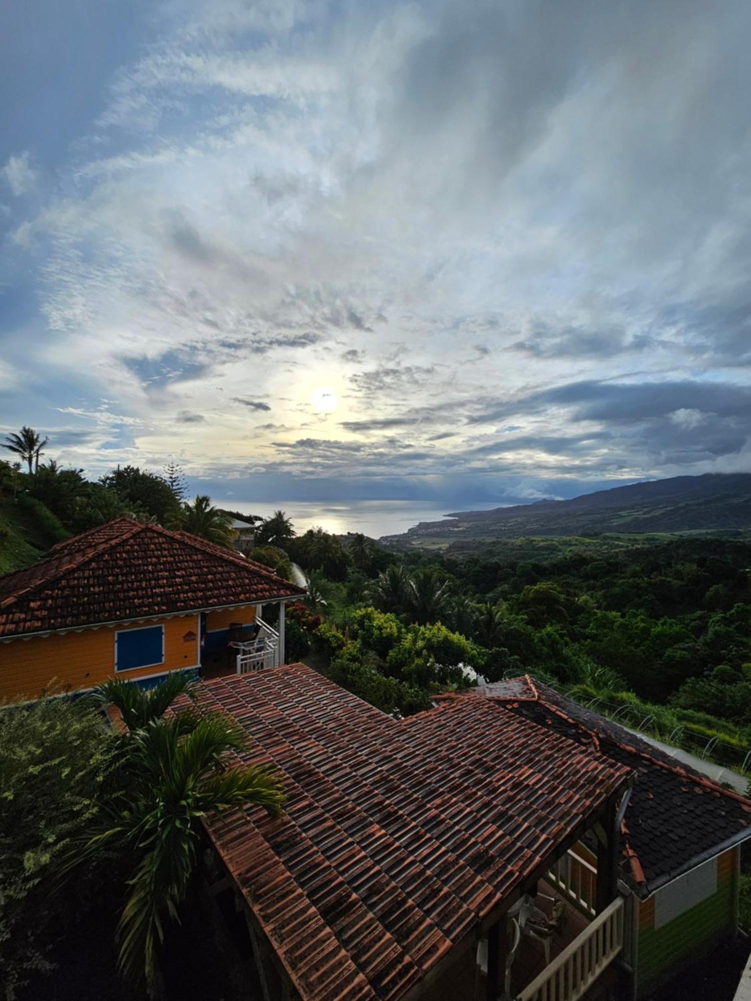 Vila Le Hameau Du Morne Des Cadets Fond-Saint-Denis Exteriér fotografie